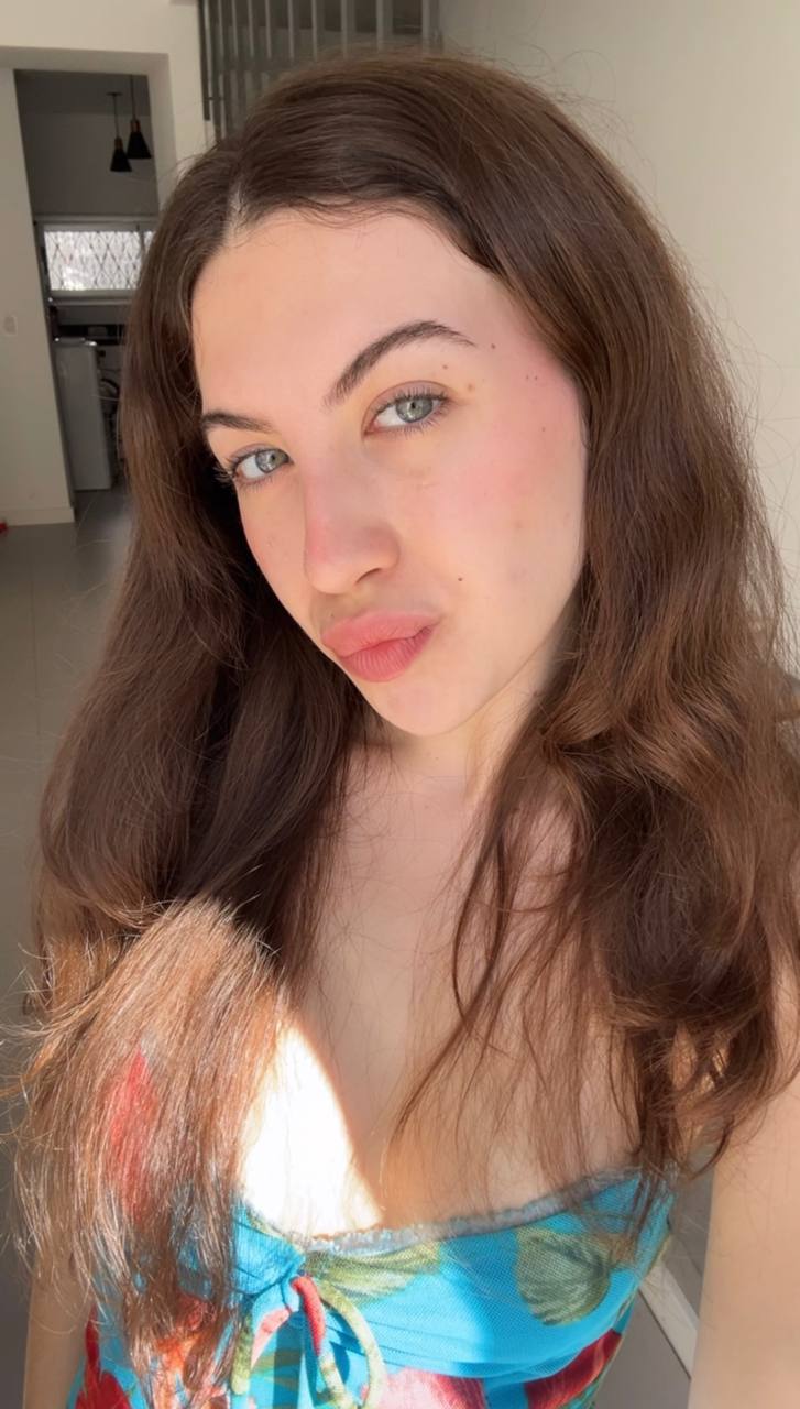 Nude girl Amber in Wellington