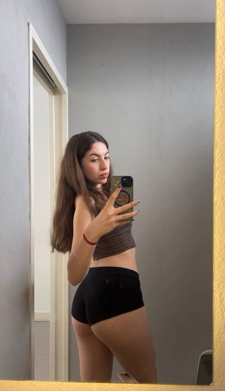 Amber in her underwear in Wellington