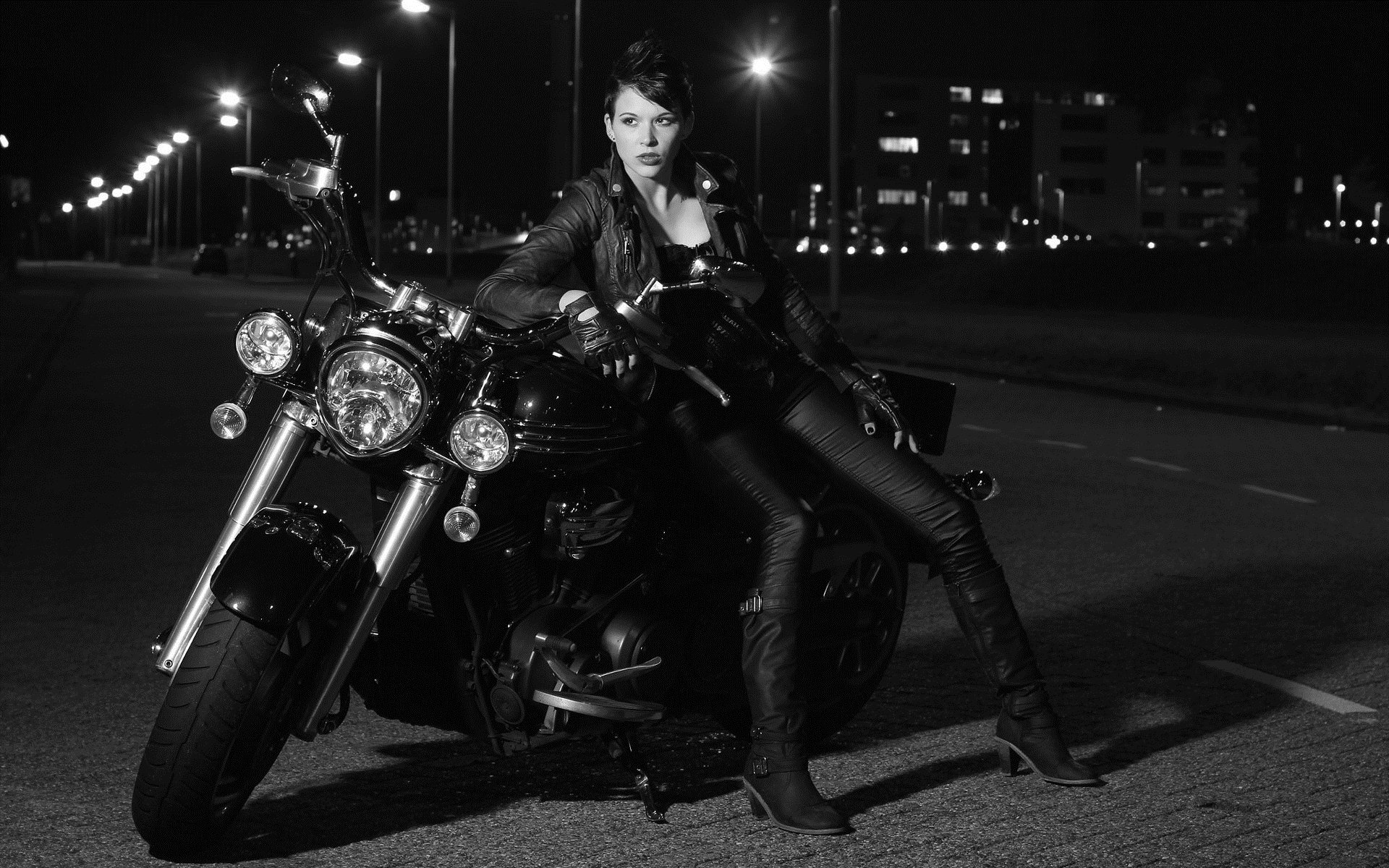 Photo Beautiful girls and motorcycles in Wellington